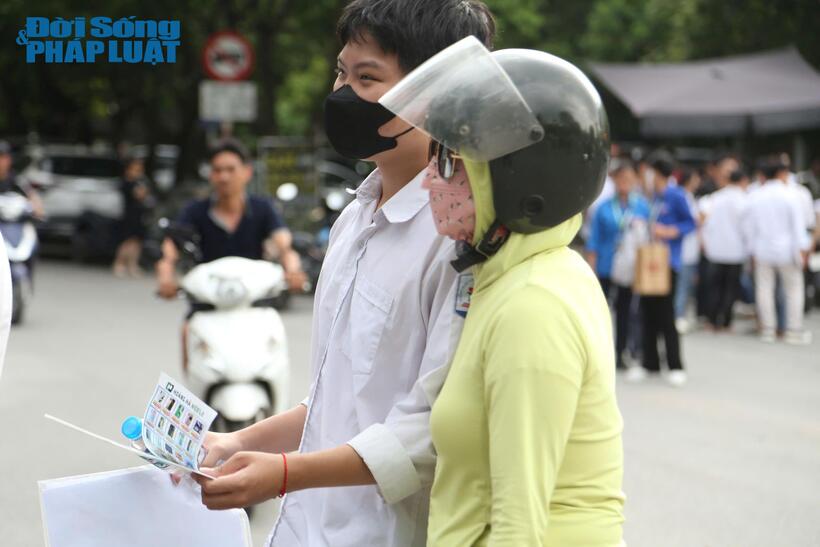 Kỳ thi tốt nghiệp THPT 2025: Đề thi môn Toán "vừa sức", thí sinh đạt điểm 9 chỉ trong 60 phút - 4