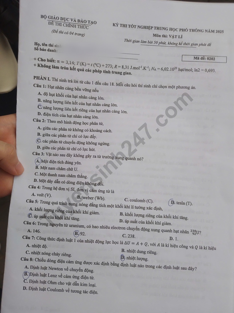 Đáp án gợi ý, đề thi môn Vật lý mã đề 0202 tốt nghiệp THPT 2025 chính xác nhất - 2