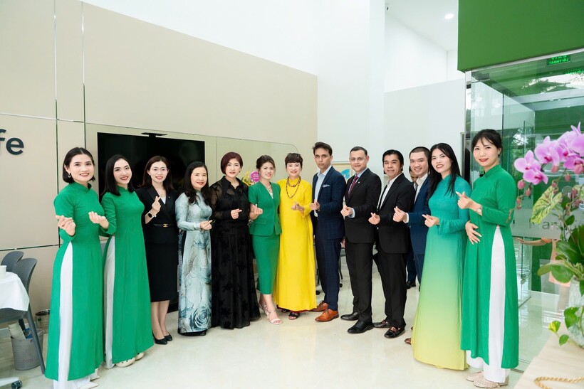 Cùng với việc khai trương MAC Hưng Yên - Ecopark, Manulife tuyển dụng nhiều vị trí như giám đốc kinh doanh bảo hiểm, tư vấn viên. Ảnh: Anh Huy