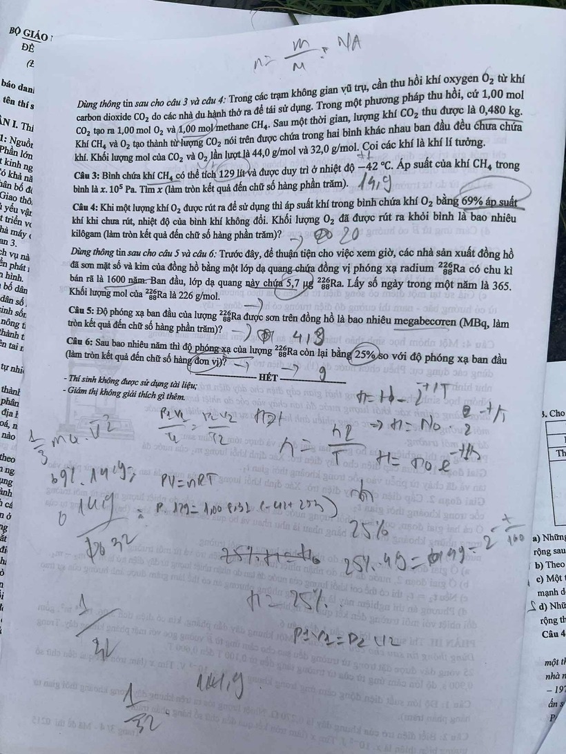 Đề thi môn Vật lý mã đề 0215 thi tốt nghiệp THPT 2025.