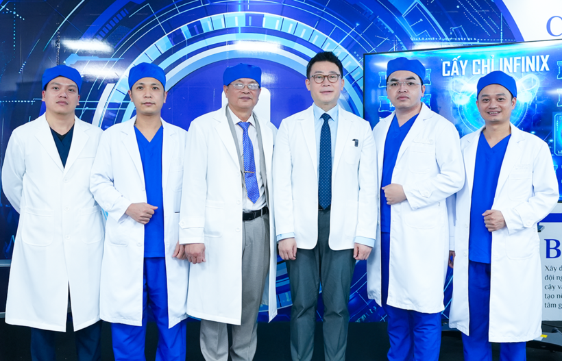 Đội ngũ bác sĩ Dr. Nam Min phối hợp cùng chuyên gia Hàn Quốc tiên phong cập nhật công nghệ và kỹ thuật điều trị hiện đại.