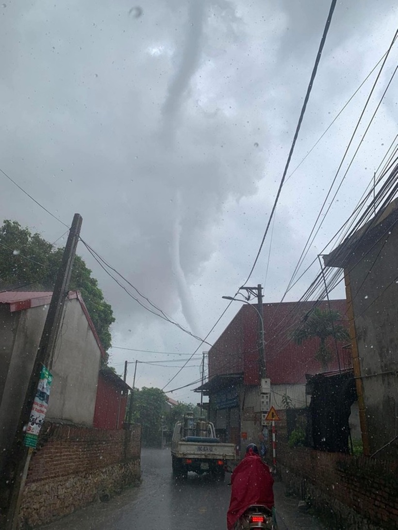 Vòi rồng xuất hiện ở Bắc Ninh. Ảnh: Báo Sức khỏe và Đời sống.