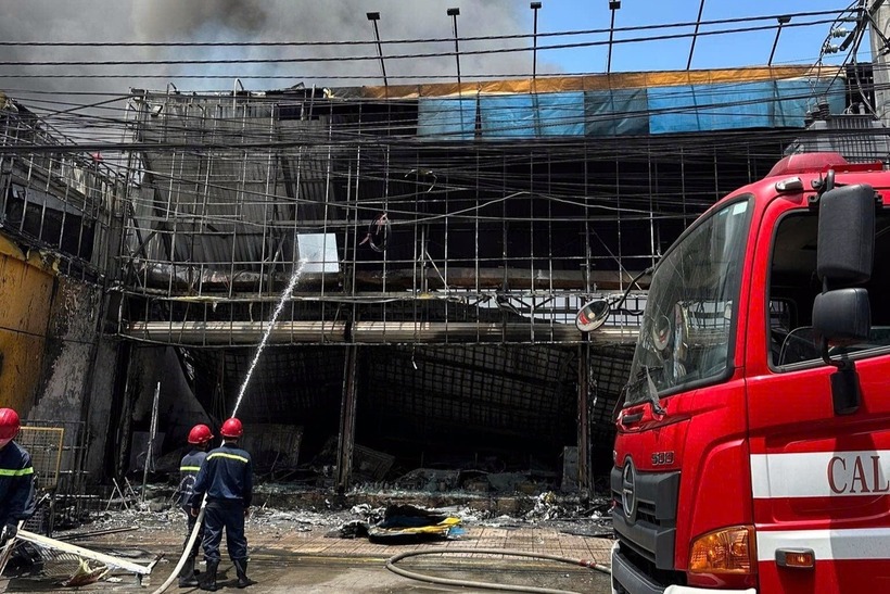 Siêu thị Điện Máy Xanh bị lửa thiêu rụi. (Ảnh: Dân trí)