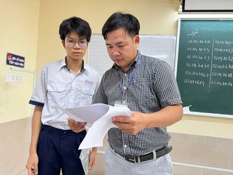 Chi tiết quy trình chấm thi Tốt nghiệp THPT 2025. Ảnh: PLO.