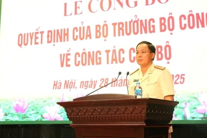 Đại tá Lê Văn Tuân phát biểu nhận nhiệm vụ. Ảnh: CATP