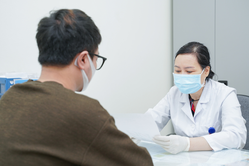 Bác sĩ khuyến cáo, không nên sử dụng thiết bị nghe nhạc cá nhân với tai nghe trong một giờ mỗi ngày