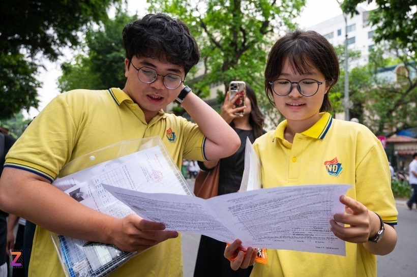 Đây là lần đầu tiên kỳ thi được tổ chức theo Chương trình Giáo dục phổ thông 2018. Thí sinh dự thi 3 buổi, gồm: một buổi môn Ngữ văn, một buổi môn Toán và một buổi cho hai môn tự chọn. Các thí sinh dự thi được sắp xếp theo tổ hợp bài thi tự chọn để tối ưu phòng thi, điểm thi.