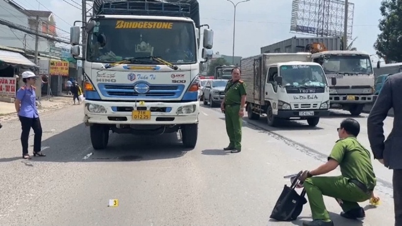 Công an dựng lại hiện trường vụ tai nạn. Ảnh: VOV.
