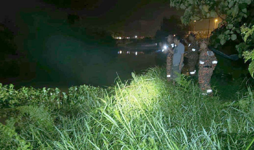 Lực lượng chức năng tìm kiếm nạn nhận. Ảnh: The Sun