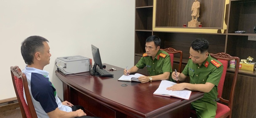 Đối tượng Nguyễn Văn Vi triệu tập làm việc tại Cơ quan điều tra. Ảnh: Cổng thông tin điện tử Công an tỉnh Thanh Hóa