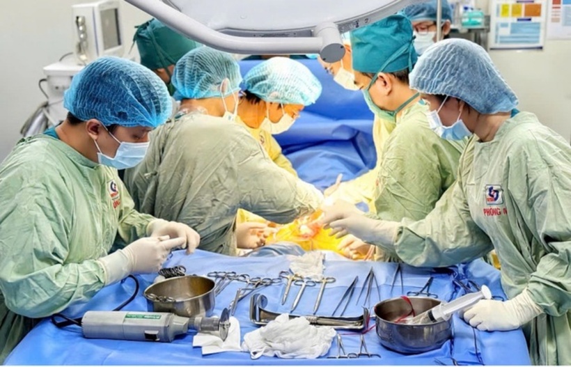 Hình ảnh ê kíp bác sĩ phẫu thuật tại Bệnh viện Nhân dân Gia Định. Ảnh: VTC News.