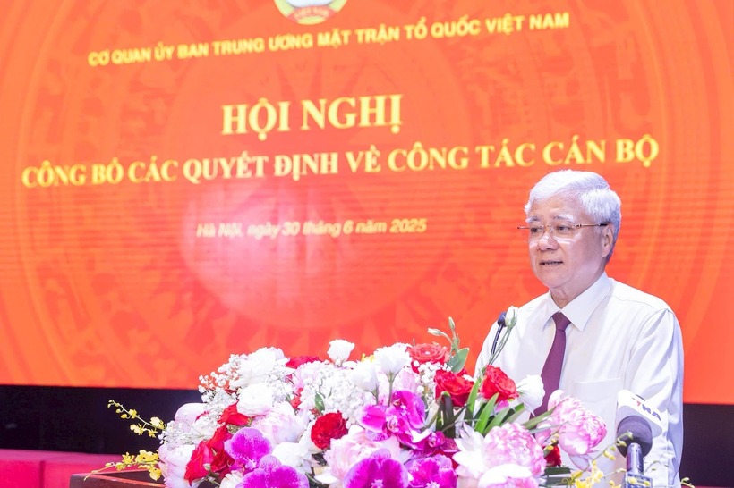 Chủ tịch Đỗ Văn Chiến phát biểu giao nhiệm vụ. Ảnh: Quang Vinh