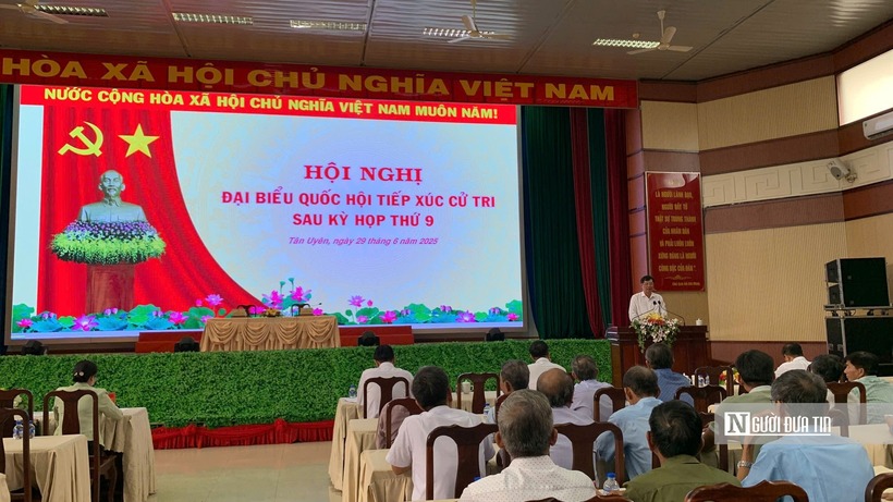 ĐBQH tiếp xúc cử tri sau kỳ họp thứ 9.