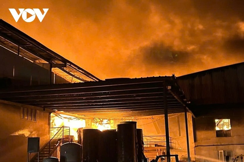 Hiện trường vụ cháy. Ảnh: Báo Dân trí, VOV, báo Tiền phong.