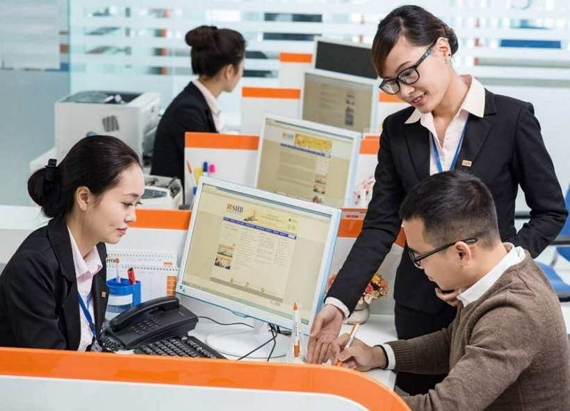 Mức thu nhập của giao dịch viên còn tùy thuộc vào thành tích hàng tháng, quý, năm, cũng như thâm niên trong nghề.