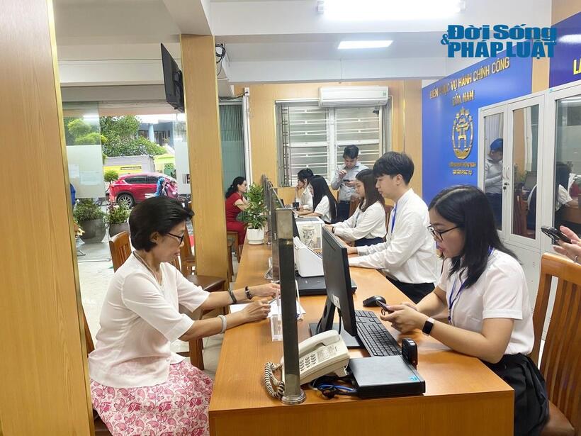Cô Kim (váy hồng) vô cùng phấn khởi xen lẫn hồi hộp, mong sự đổi mới mang lại hiệu quả.