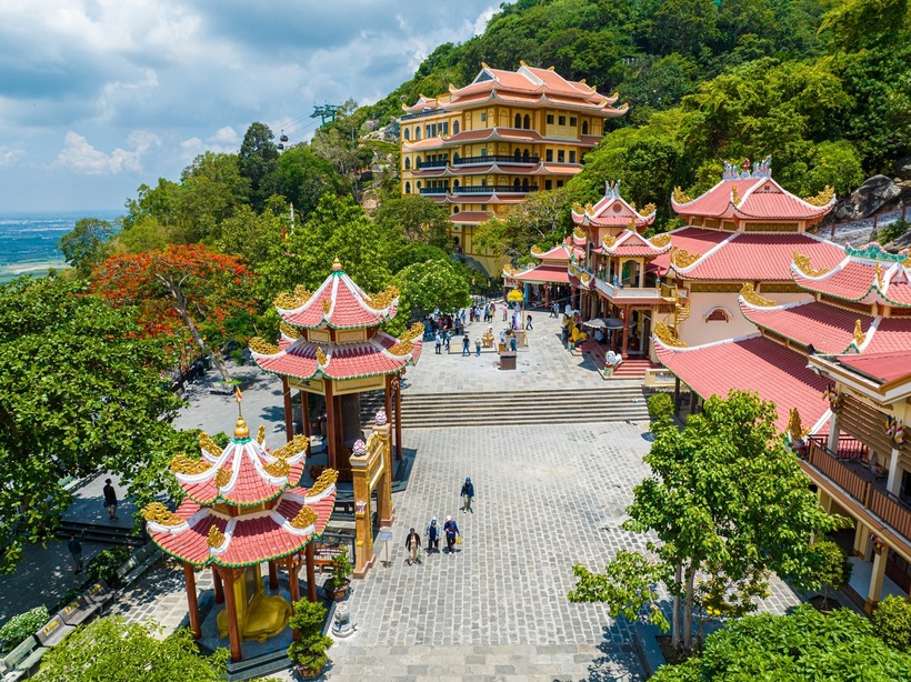 Hệ thống chùa Bà tại núi Bà Đen