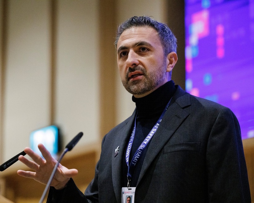 Ông Mustafa Suleyman là giám đốc điều hành của Microsoft AI, đơn vị đã phát triển hệ thống này. Ảnh: EPA