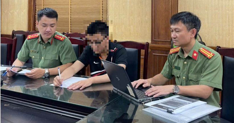 Cơ quan công an làm việc với thí sinh vi phạm.