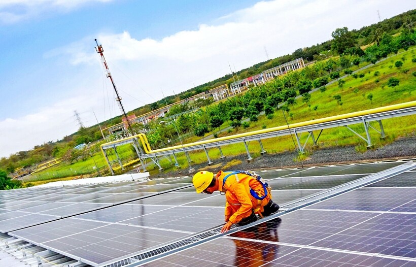 Lắp đặt hệ thống điện mặt trời áp mái tại các công trình khí của PV GAS