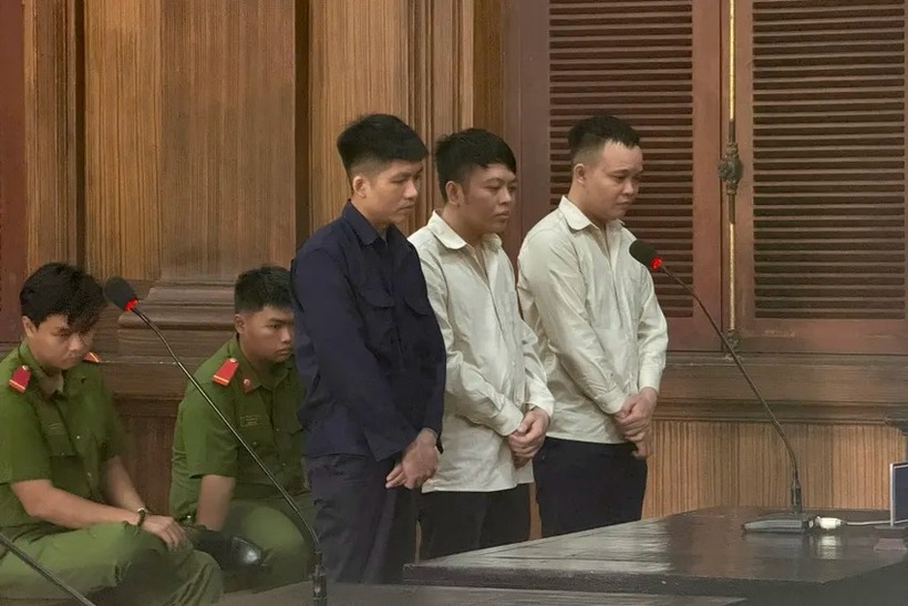 3 bị cáo tại phiên tòa xét xử. Ảnh: PLO