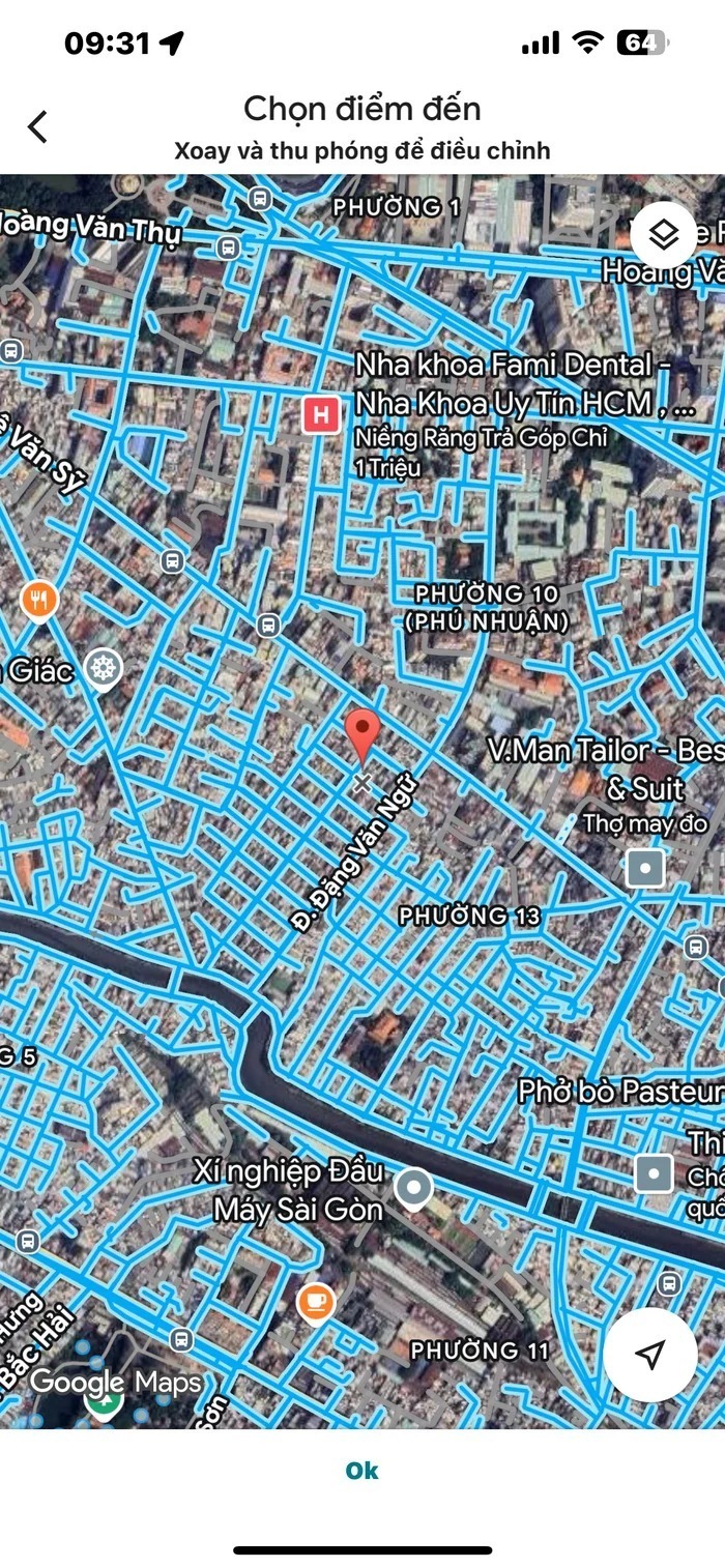 Bước 3: Sau khi chuyển sang chế độ xem phố, bạn sẽ thấy những con đường được đánh dấu màu xanh. Hãy nhấp vào con đường bạn muốn khám phá.