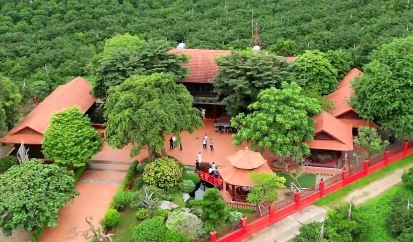 Khám xét trang trại xa hoa của trùm giang hồ Vi "ngộ" ở Thanh Hóa, thu giữ két sắt và nhiều tài liệu - 2