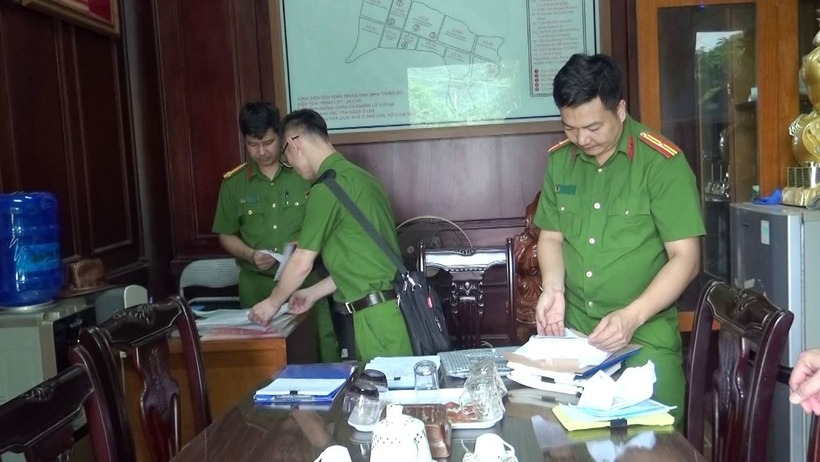 Khám xét trang trại xa hoa của trùm giang hồ Vi "ngộ" ở Thanh Hóa, thu giữ két sắt và nhiều tài liệu - 6