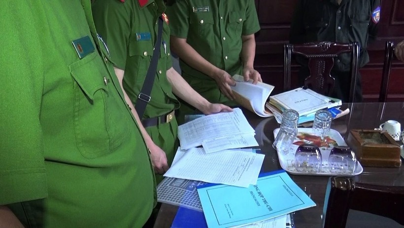 Khám xét trang trại xa hoa của trùm giang hồ Vi "ngộ" ở Thanh Hóa, thu giữ két sắt và nhiều tài liệu - 5