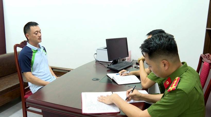 Vi "ngộ" bị bắt tạm giam để phục vụ công tác điều tra.