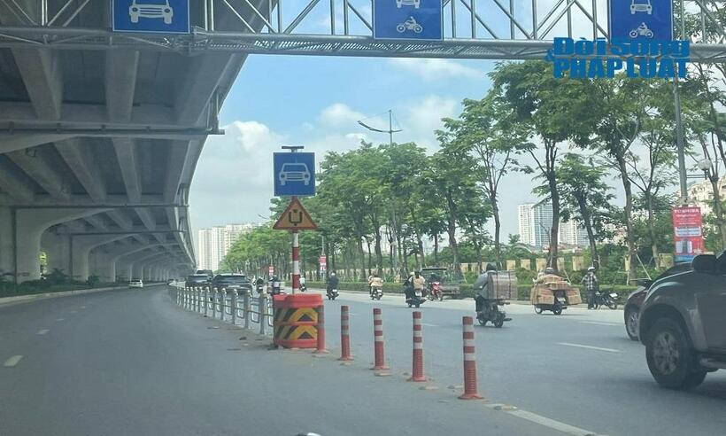 Hai làn đường sát dải phân cách giữa được tổ chức giao thông dành riêng cho phương tiện ô-tô.