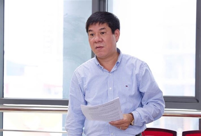 Cục trưởng Cục Quản lý chất lượng Huỳnh Văn Chương trao đổi tại buổi làm việc. Ảnh: MOET