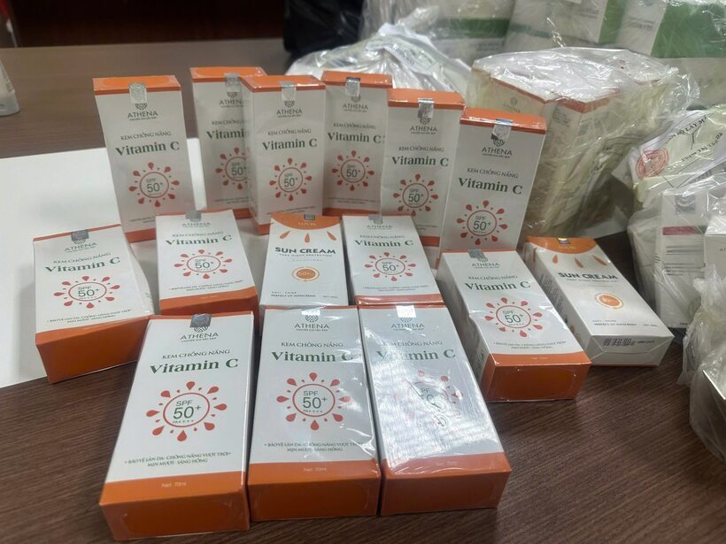 Sản phẩm kem chống nắng giả do Công ty TNHH Sản xuất và Thương mại Athena Việt Nam sản xuất.