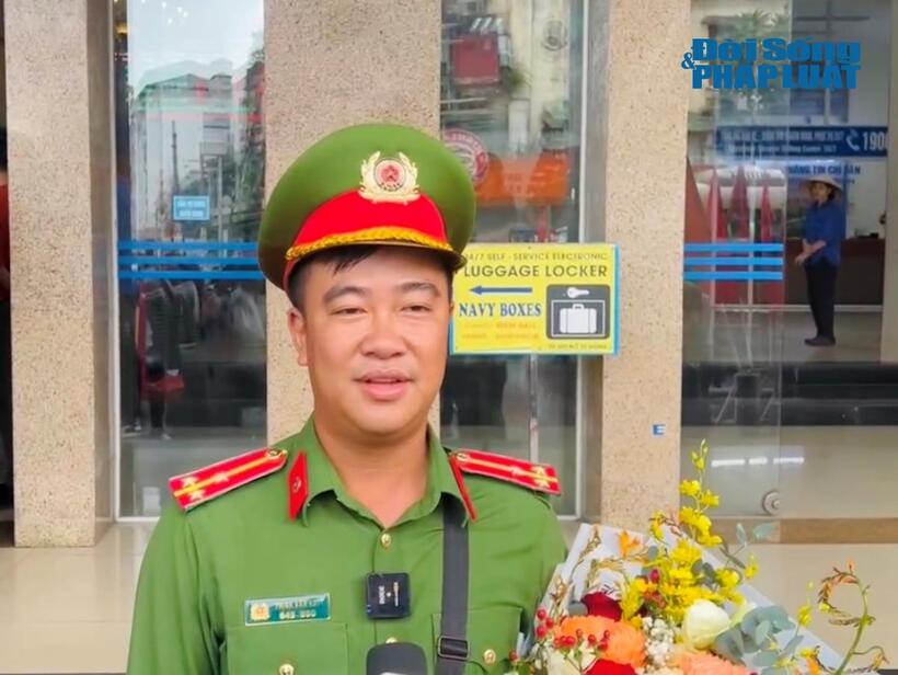 Thượng uý Trịnh Văn Hai, đơn vị E29, giáo viên khối nam sĩ quan CSGT khối đứng chia sẻ niềm xúc động khi tham gia vào hoạt động ý nghĩa thiêng liêng này.