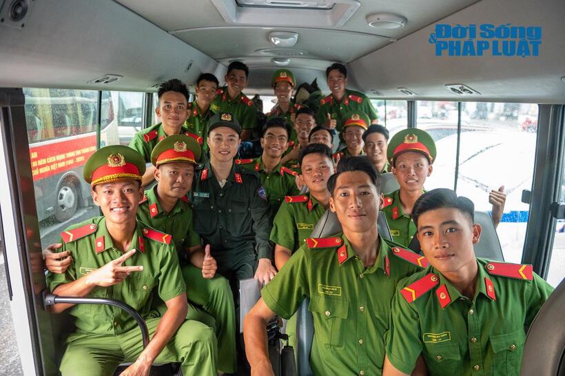 Nụ cười rạng rỡ trên gương mặt các chiến sĩ