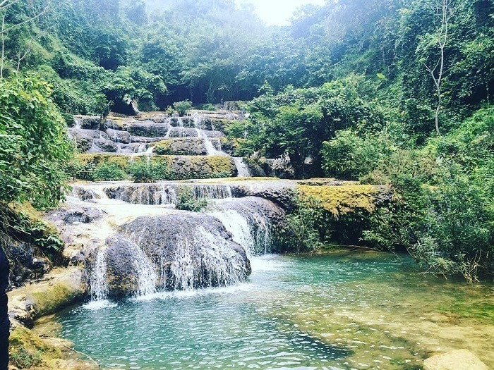 Khi bước vào bên trong khu du lịch Thác Voi Thanh Hóa, điều khiến cho du khách hào hứng là dòng thác ào ạt đổ xuống.