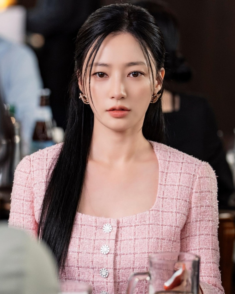 Nữ diễn viên Song Ha Yoon bị tố có hành vi bạo lực học đường.