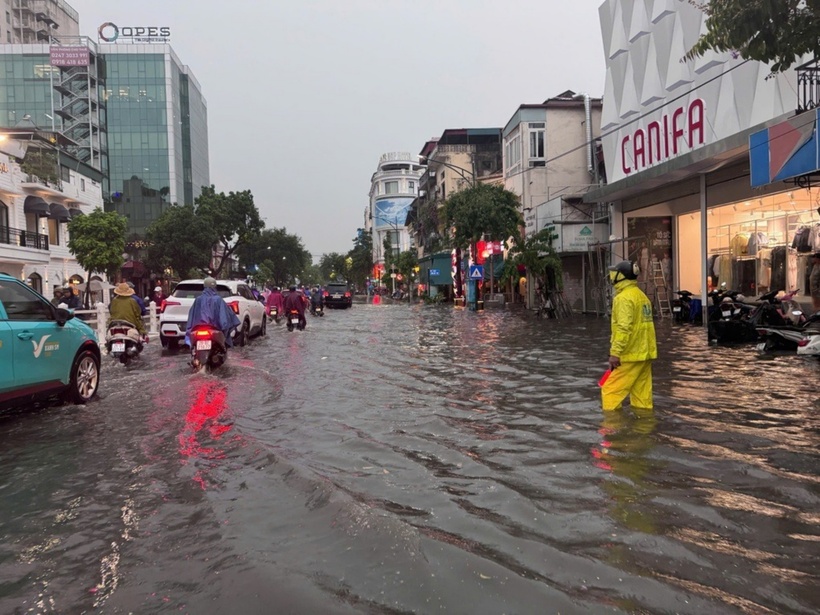 Mưa lớn ở Bắc Bộ thường tập trung vào chiều tối, đêm và sáng sớm; nhiệt độ ban ngày có xu hướng tăng nhẹ. Ảnh minh hoạ