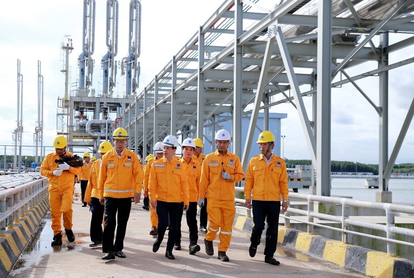 Lãnh đạo PV GAS tiếp đoàn công tác cuả các cấp có thẩm quyền thăm và làm việc tại Kho cảng Thị Vải