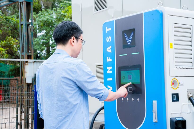 Với lượng xe sạc mỗi ngày lớn cùng mức chia sẻ doanh thu tốt từ V-Green, doanh thu mỗi trạm sạc có thể lên tới 300 triệu đồng/tháng