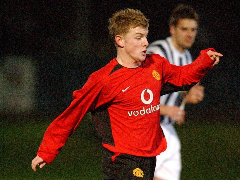 Jimmy Davis, cầu thủ trẻ đầy triển vọng của Manchester United, đã thiệt mạng vào năm 2003 trong một vụ tai nạn trên đường cao tốc M40 ở tuổi 21.