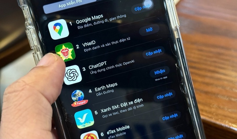 Ứng dụng Google Maps lên top 1, trong khi một ứng dụng bản đồ khác lọt top 4 tải nhiều tại Việt Nam, sáng 3/7. Ảnh chụp màn hình