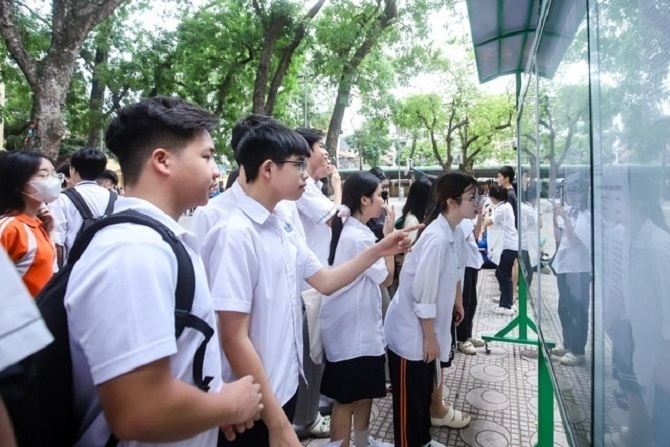 Dự kiến, chiều nay (4/7), điểm thi tuyển sinh vào lớp 10 THPT công lập của gần 103.000 thí sinh sẽ được công bố đồng thời với điểm chuẩn của các trường. Ảnh minh họa