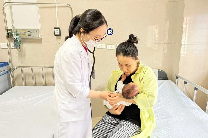 Sau thời gian điều trị, sức khỏe của bệnh nhi đã dần ổn định. Ảnh: Báo Dân trí.