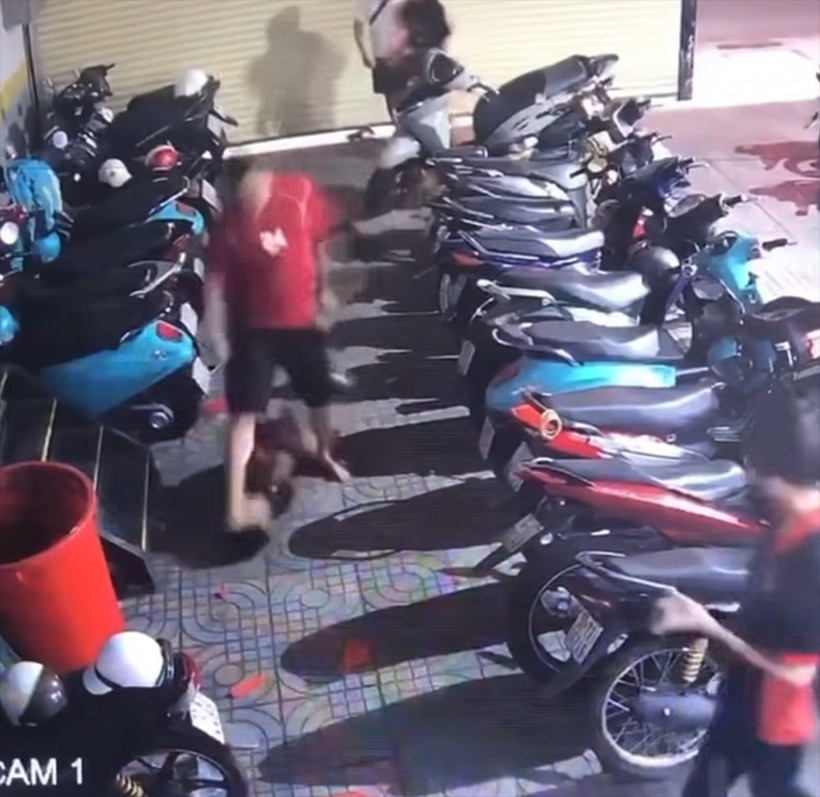 Những hình ảnh gây phẫn nộ trong vụ chủ quán game đánh dã man 2 thiếu niên ở TP.HCM - 4