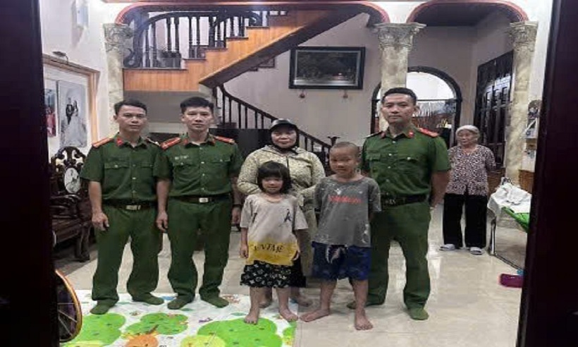 Lực lượng công an đã đưa hai cháu bé về với gia đình.