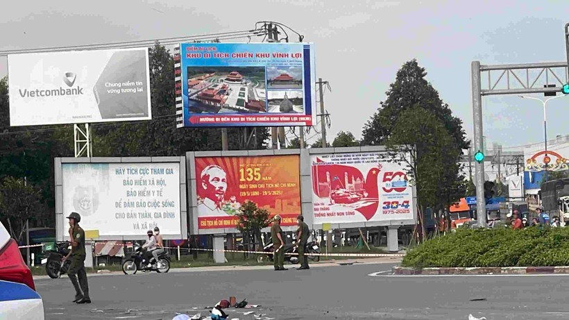 Công an TP.HCM đang khám nghiệm hiện trường, điều tra làm rõ nguyên nhân vụ tai nạn. Ảnh: Lao động