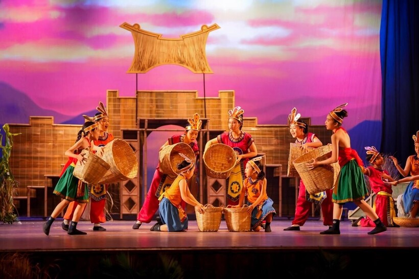 Vở nhạc kịch “The Enchanted Crossbow” của Victoria School bùng nổ trên sân khấu, gây ấn tượng mạnh mẽ - 3