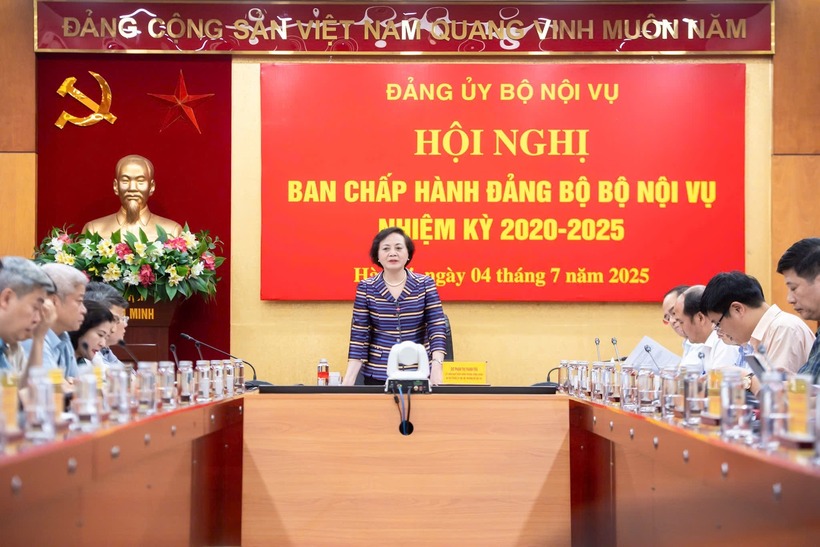 Bộ trưởng Bộ Nội vụ yêu cầu tinh giản biên chế quyết liệt trong ngành. Ảnh: Dân trí