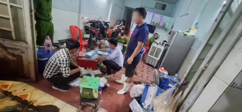 Bên trong cơ sở sơ chế hoa chuối. Ảnh: Công An Nhân Dân